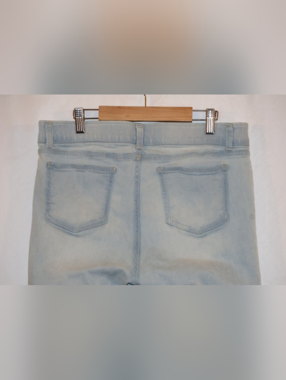 Rafaella Light-Wash Weekend Slimming Capris With Cut Out Embroidery. - Picture 5 of 6